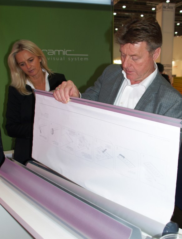 Gerhard Krämer präsentiert den einfachen Grafikwechsel des CHANGE UP