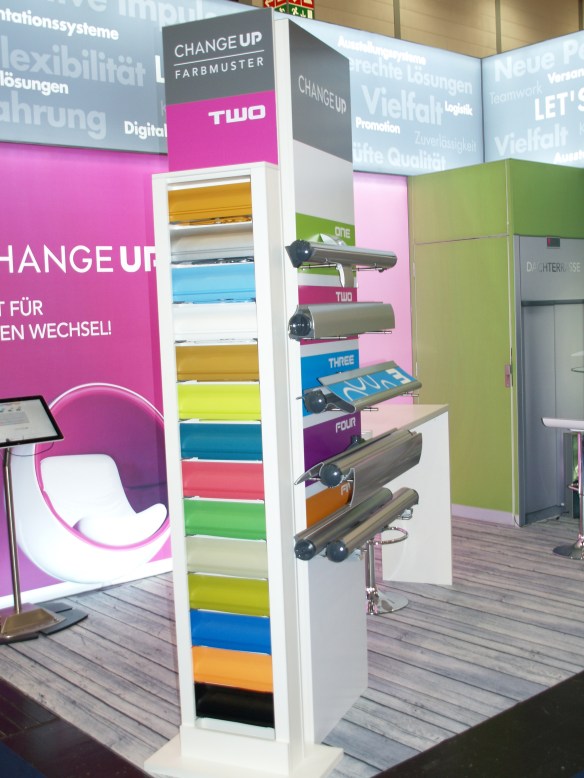 Das CHANGE UP Präsentationsmodul präsentierte die fünf verschiedenen Gehäusevarianten sowie die Farbvielfalt unseres CHANGE UP two.